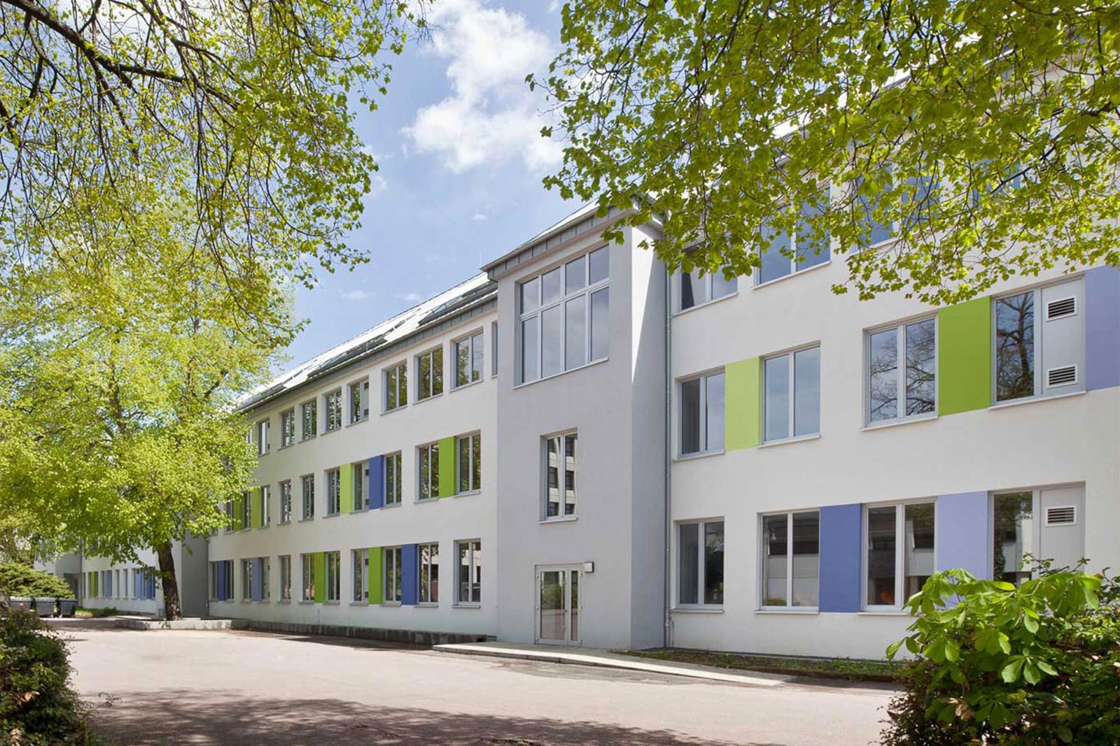 BBS Trier Fassadengestaltung zum Schulhof